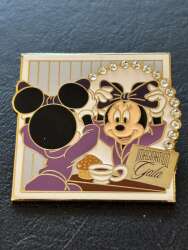 '2014 Imagination Gala Pin Event - Minnie in mirror - WDW'