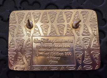 108437 - 2010 Lenticular Cast I.D. Badge - The Evil Queen - Walt Disney Imagineering alternate image