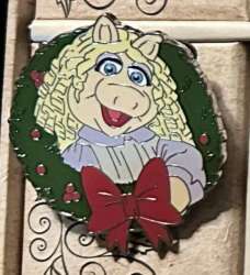 108769 - The Muppet Christmas Carol 24-Day Advent Calendar - Bettina Cratchit - Disney Store US alternate image