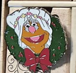 108772 - The Muppet Christmas Carol 24-Day Advent Calendar - Emily Bear as Ma Fozziwig - Disney Store US alternate image