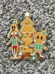 108882 - Build-a-Pin: 2nd Generation - Gingerbread Goofy & Donald with Christmas Tree Base Set alternate image