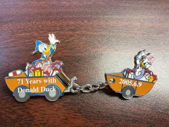 Donald Duck and Daisy Duck - Boat Car - 71 Years with Donald Duck