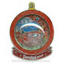 109064 - Holiday Snow Globe 2007 - Lightning McQueen & Sally - Disneyland Resort alternate image