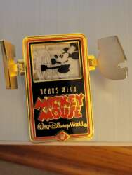 109177 - 75 Years with Mickey - Cast exclusive hinged 75 Years with Mickey Mouse alternate image