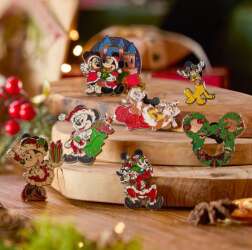 109531 - Mickey Mouse Family Christmas Collection - Goofy and Pluto Festive Set alternate image