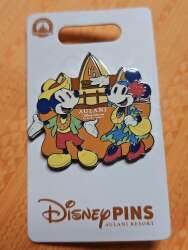 'Unknown Series - Aulani 2025 - Mickey &amp; Minnie'