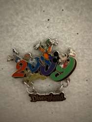 '2009 Dated Year Pins - Mickey and Friends 2009 Disneyland Resort - DLR'