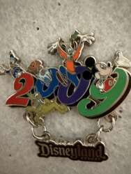 110656 - 2009 Dated Year Pins - Mickey and Friends 2009 Disneyland Resort - Disneyland Resort alternate image