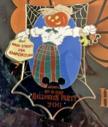 'Mickey's Not So Scary Halloween Party (MNSSHP) 2011 - Emporium Scarecrow - WDW'