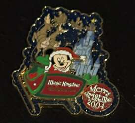 111135 - Merry Christmas 2004 - Mickey Mouse in Santa's Sleigh Flying Over Cinderella Castle - Walt Disney World alternate image