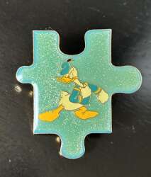 Angry Donald Duck - Turquoise piece of puzzle