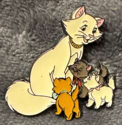 36341 - BoxLunch - Parents with Children Mystery Collection - Duchess and her kittens Only - Loungefly alternate image