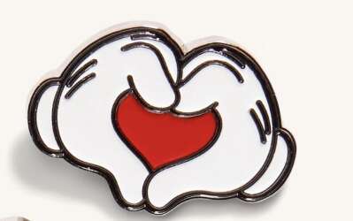 'Old Navy x Disney - Valentine’s Day Heart Hands - DLIC'