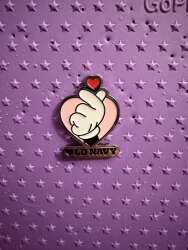 'Old Navy x Disney - Old Navy Hand Holding Heart - DLIC'