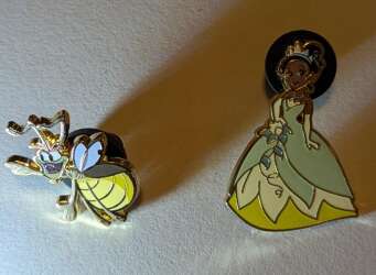 112010 - Pink A La Mode (PALM) - Disney Princess and Sidekick Mystery Micro Pins - Tiana and Ray - Disney Licensed alternate image