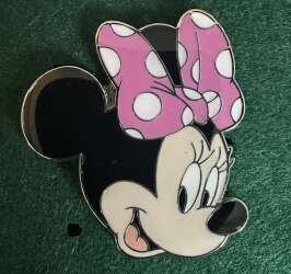 Minnie Mouse Head with Pink Bow Facing Right