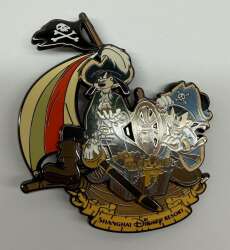 'Pirates of the Caribbean: Battle for the Sunken Treasure - Goofy &amp; Mickey on a Pirate Ship - SDR'