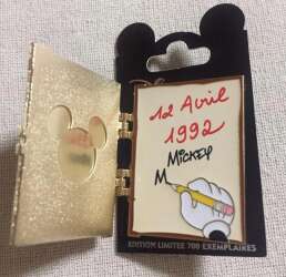 113282 - Paris Disney 2020 Anniversary Book - Disneyland Resort Paris alternate image