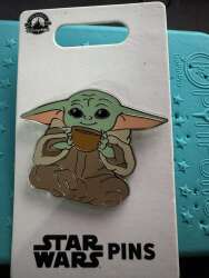 79830 - Star Wars: The Mandalorian - Grogu sipping soup alternate image