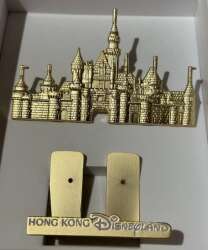 113827 - Castle of Magical Dreams - Gold Multi-piece Jumbo Castle - Hong Kong Disneyland alternate image