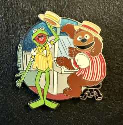 Kermit & Rowlf at Casey’s Corner