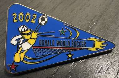 DS 2002 Donald Duck Flag World Soccer