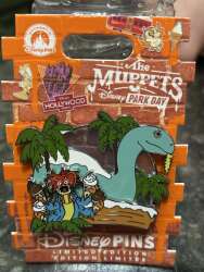 115302 - The Muppets Disney Park Day - Pepe with Gertie the Dinosaur - Walt Disney World alternate image