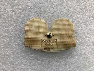 116308 - Disneyland Candlelight Processional - 2011 Candlelight Processional Mickey and Minnie Carollers - Disneyland Resort alternate image