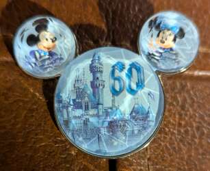 3D diamond facetted Mickey head