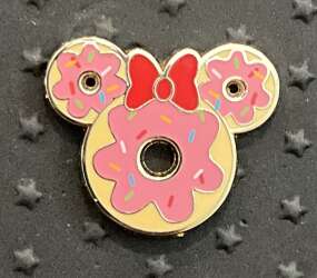 117311 - Pink A La Mode (PALM) - Mickey Mouse and Friends Sweet Treats Micro Mystery Collection - Minnie Mouse Donut - Disney Licensed alternate image
