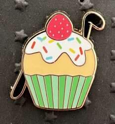 117315 - Pink A La Mode (PALM) - Mickey Mouse and Friends Sweet Treats Micro Mystery Collection - Pluto Cupcake - Disney Licensed alternate image