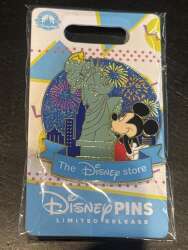 117400 - New Year's Eve/Day - Mickey Mouse and Minnie Mouse Statue of Liberty New Year’s Eve - Disney Store US alternate image