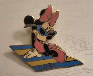 Florida Minnie on the beach Pin