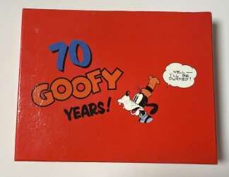 118558 - Goofy 70th Anniversary Framed Set - 70 Goofy Years boxed pin set - Goofy's 70th anniversary - Disney Store US alternate image