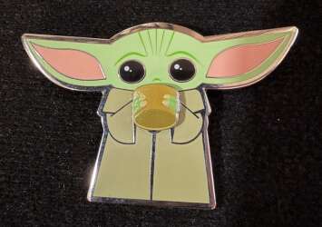40835 - Star Wars: The Mandalorian - The Child with Cup/soup - Disney Store US alternate image