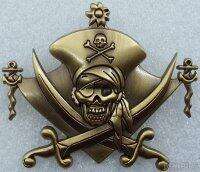 Pirates of The Caribbean - Skull and Crossbones - Sculpted Metal Series - Gold