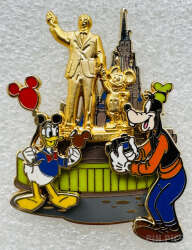 goofy and donald taking pic