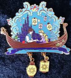 656 - The Christmas of Rapunzel - Rapunzel and Flynn Gondala - Disneyland Resort Paris alternate image