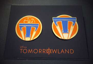 Tomorrowland 2 pin set