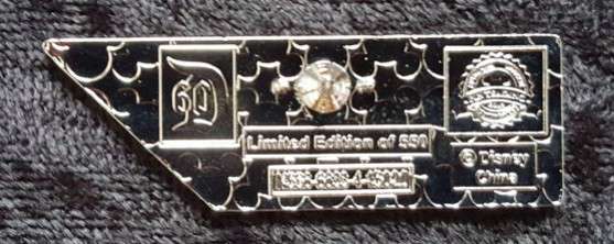 11006 - Disneyland 60th Anniversary Castle Puzzle Mystery Collection - Matterhorn Yeti - Disneyland Resort alternate image