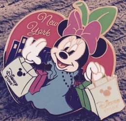 25998 - Disney Store New York Exclusive - Big Apple Fab 5 Booster Set - Minnie Shopping at Disney Store ONLY - Disney Store US alternate image