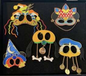 Character Mask Pins Boxed Set