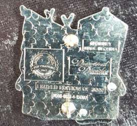 6645 - Disneyland Diamond Decades Collection - Enchanted Tiki Room - Mickey and Jose - Disneyland Resort alternate image