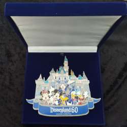 6657 - Disneyland 60th "Diamond Celebration" - Mickey, Minnie, Pluto, Goofy, Donald and Daisy at Castle alternate image