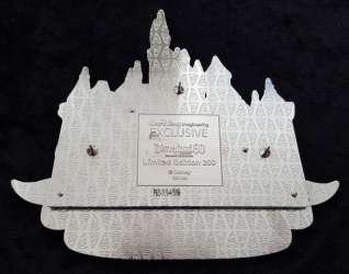 6657 - Disneyland 60th "Diamond Celebration" - Mickey, Minnie, Pluto, Goofy, Donald and Daisy at Castle alternate image