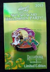 Mickey&#039;s Not So Scary Halloween Party (MNSSHP) 2015 - Annual Passholder Chip and Dale with Pluto - WDW