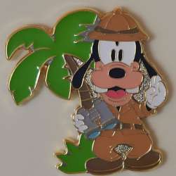 41383 - Tokyo DisneySea Abu's Bazaar Game Prizes - Jungle Carnival - Winter 2015 - Safari Goofy holding Binoculars - Tokyo Disneyland Resort alternate image