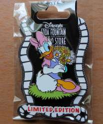 9801 - Pun Pin - Daisy Duck Holding Flowers - Disney Studio Store Hollywood / Soda Fountain alternate image
