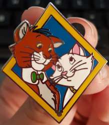 17552 - Cast Lanyard Series IV - Classic Character Diamonds - O'Malley & Duchess - Disneyland Resort alternate image