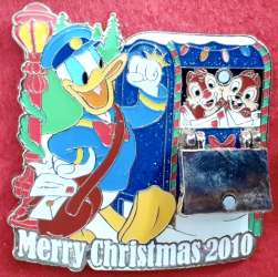20667 - Merry Christmas - Door Hanger Collectors Set - 2010 - Postman Donald Duck, Chip & Dale in a Mailbox alternate image